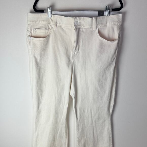 torrid Pants - [NWT] Torrid White Pants - Women's 18